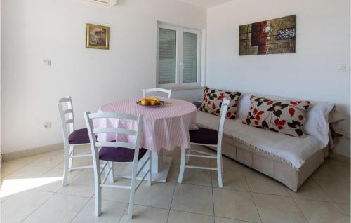 Awesome Apartment In Klek With Wifi And 2 Bedrooms