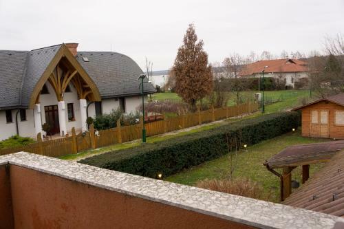 Villa Velencei F?zf�s