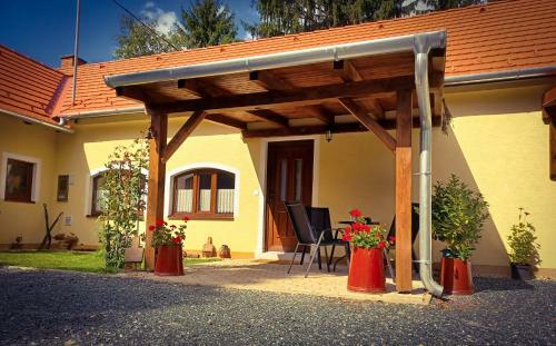 Apartamento ?rs�gi Katic�s Vend�gh�z