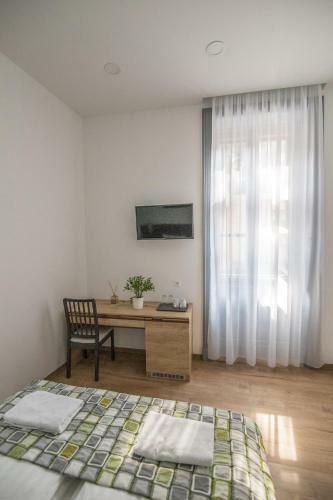 Hostal Anna Vend�gh�z