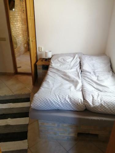 Lisztes Apartman (medenc�s, N�dfedeles, Zam�rdi)