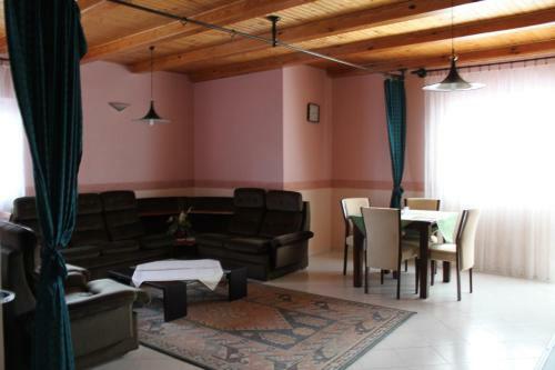 Orwa Apartmanok - C�drus K�z