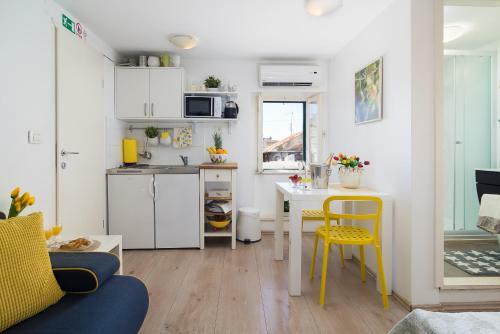 Hostal Guest House Babina - Apartments King & Queen With Kitchen