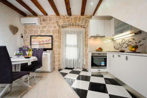 Hostal Apartment And Room Nona Stella