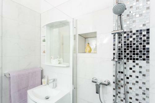Hostal Apartment And Room Nona Stella