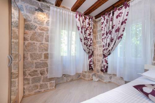 Hostal Apartment And Room Nona Stella