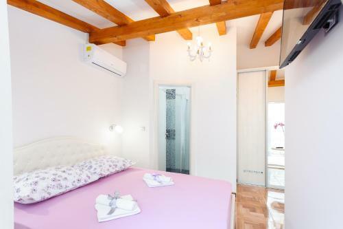 Hostal Apartment And Room Nona Stella