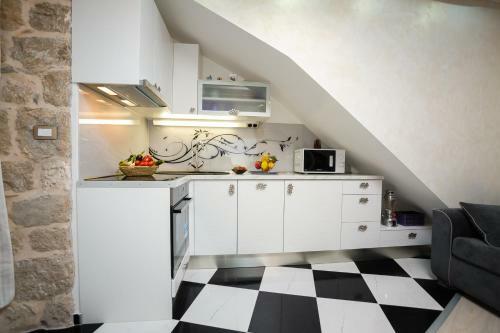 Hostal Apartment And Room Nona Stella