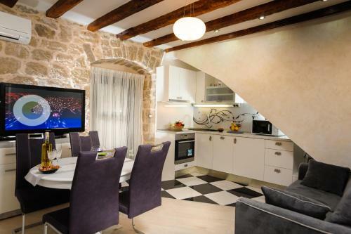 Hostal Apartment And Room Nona Stella