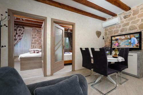Hostal Apartment And Room Nona Stella