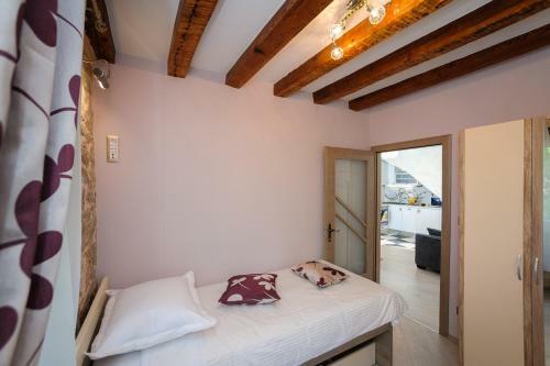 Hostal Apartment And Room Nona Stella