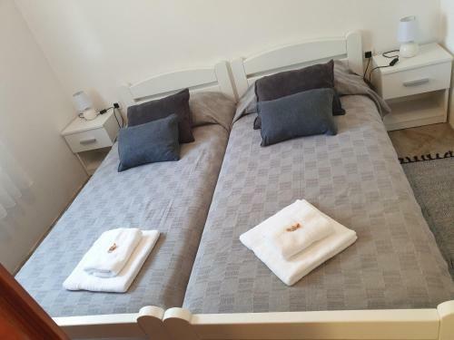Hostal Rooms And Apartments V&m