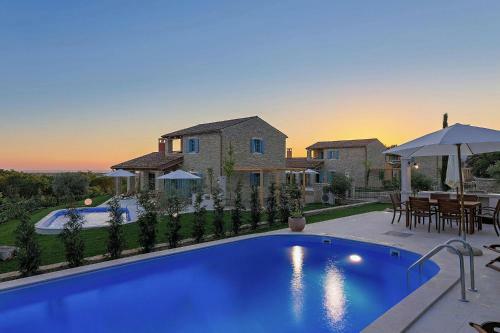 Villa Holiday Home In Vardica