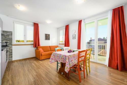 Hostal Andrea House With Apartments
