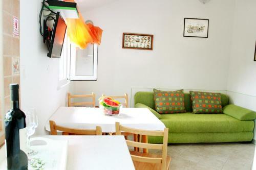 Holiday Batarelo