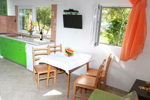 Holiday Batarelo