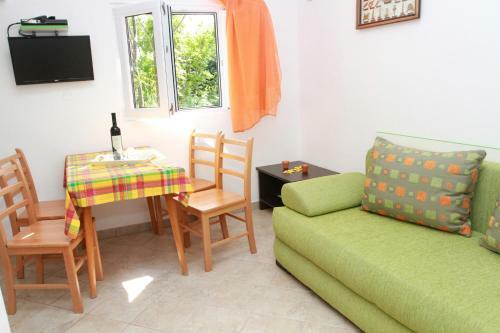 Holiday Batarelo