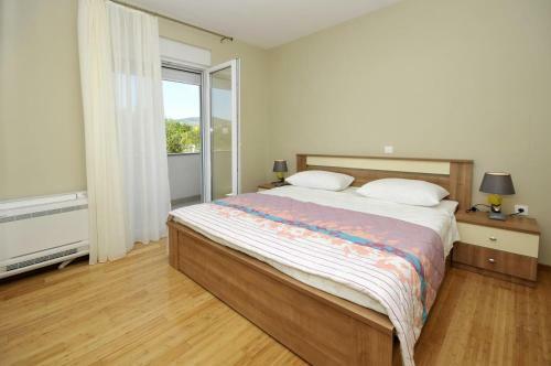 Apartments With A Parking Space Plano, Trogir - 11649
