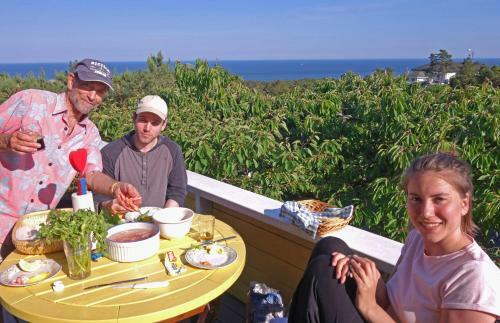 Ris�r Bed & Breakfast, Randvik Strand