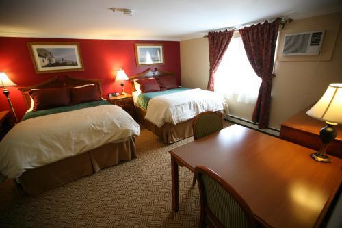 Hotel Inn At Swan River
