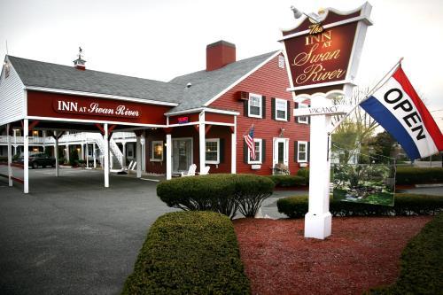 Hotel Inn At Swan River
