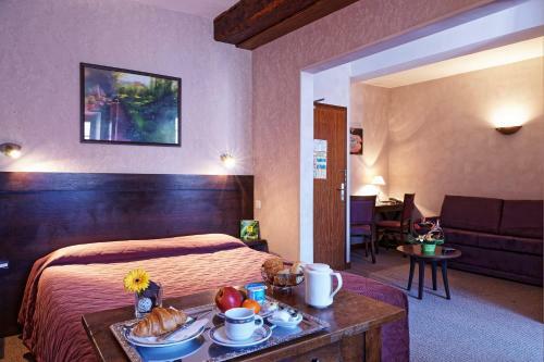 Hotel Logis Des Trois Maures