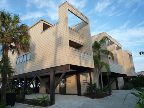 Bird's Nest Vacation Apartments