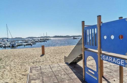 �ros Beach House With 4 Rooms In Kristiansand