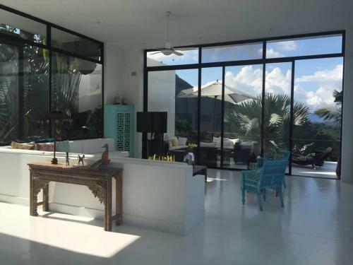 Casa Blanca En Villeta Sector Payand�
