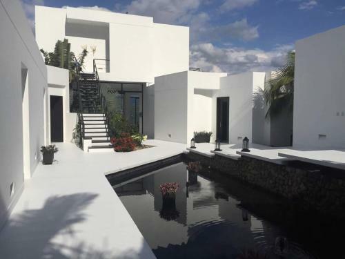 Casa Blanca En Villeta Sector Payand�