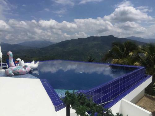 Casa Blanca En Villeta Sector Payand�