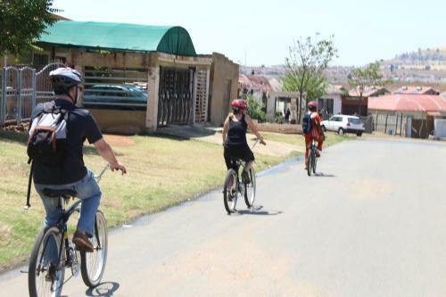 Albergue Authentic Bicycle Tours And Backpackers