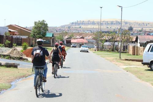 Albergue Authentic Bicycle Tours And Backpackers