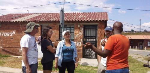 Albergue Authentic Bicycle Tours And Backpackers