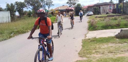 Albergue Authentic Bicycle Tours And Backpackers