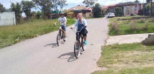 Albergue Authentic Bicycle Tours And Backpackers