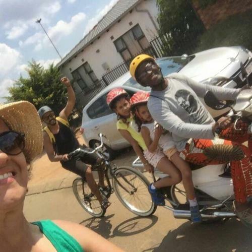 Albergue Authentic Bicycle Tours And Backpackers
