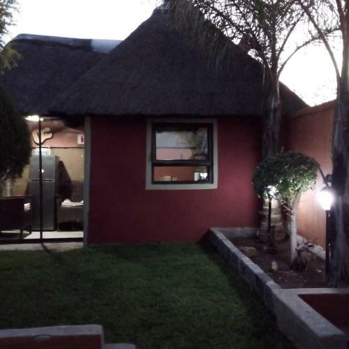 Albergue Authentic Bicycle Tours And Backpackers