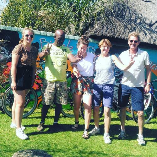 Albergue Authentic Bicycle Tours And Backpackers