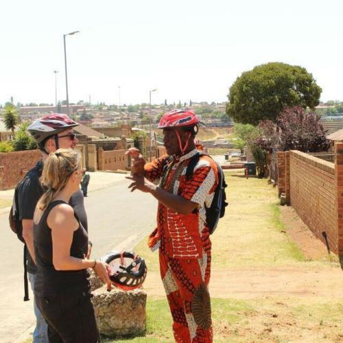 Albergue Authentic Bicycle Tours And Backpackers