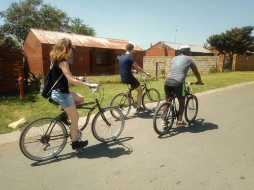 Albergue Authentic Bicycle Tours And Backpackers