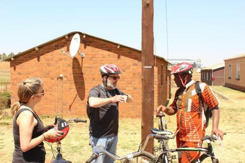 Albergue Authentic Bicycle Tours And Backpackers