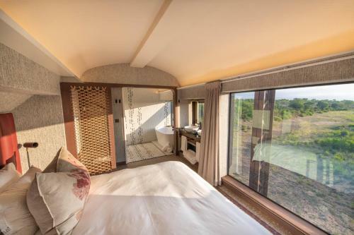 Lodge Kruger Shalati - The Train On The Bridge