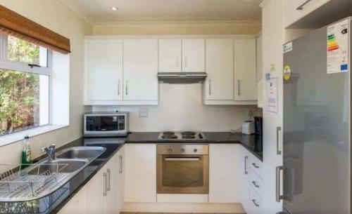 Hostal Blueline Guesthouse-seaforth, Simon's Town
