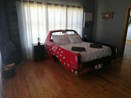 Hostal The V8 Guest House