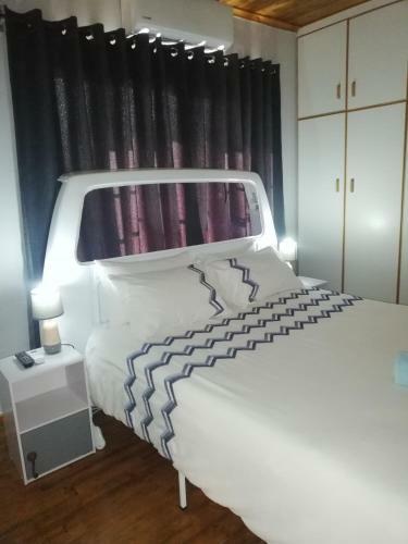 Hostal The V8 Guest House