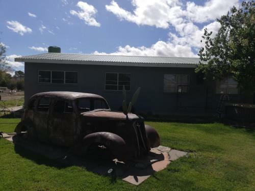 Hostal The V8 Guest House