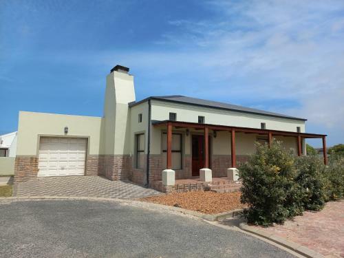 Struisbaai 3 Bedroom Self Catering House