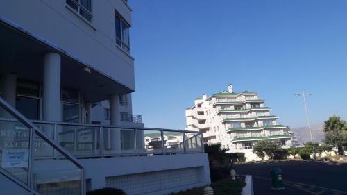 Hotel Sunset 786 Holiday Accom-212