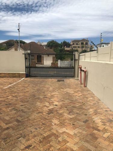 Jackie?s 3 Bedroomed Secure Beach Front Apartment Strand Golden Mile